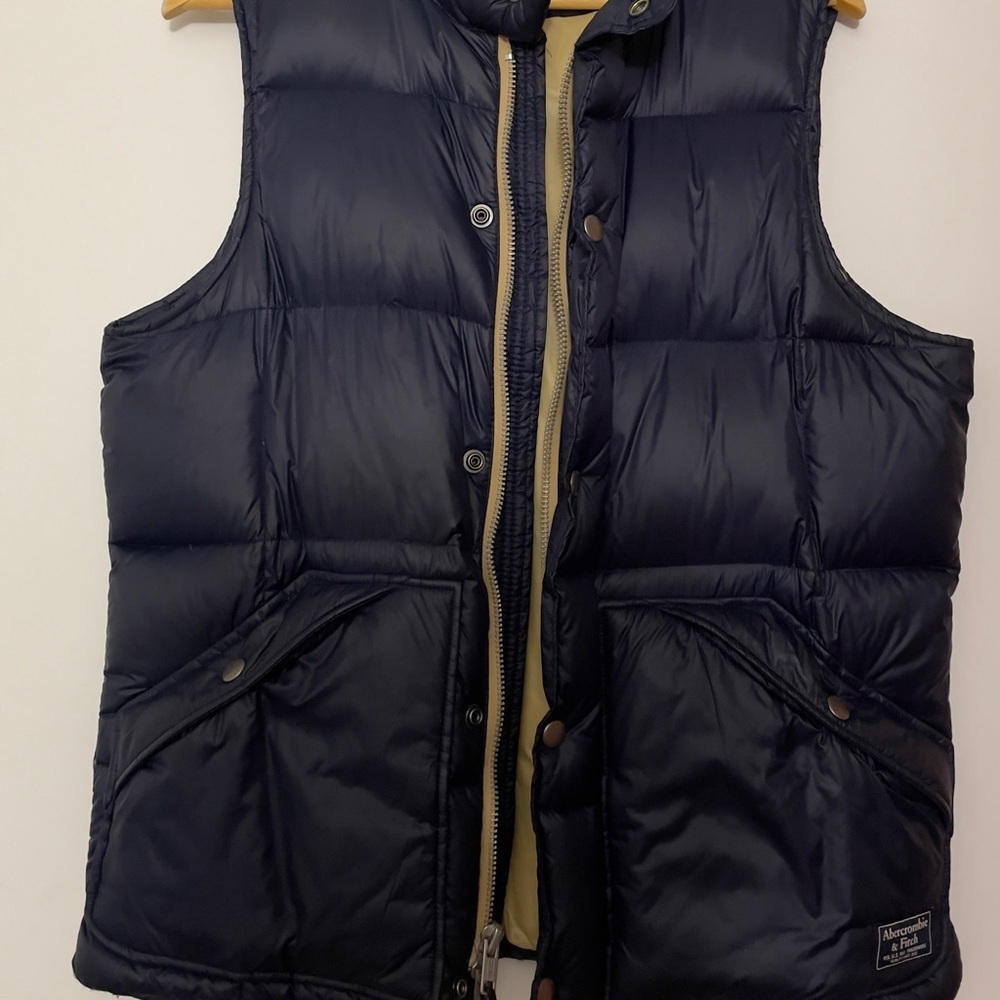Abercrombie & Fitch Sleeveless Quilted Down Puffer